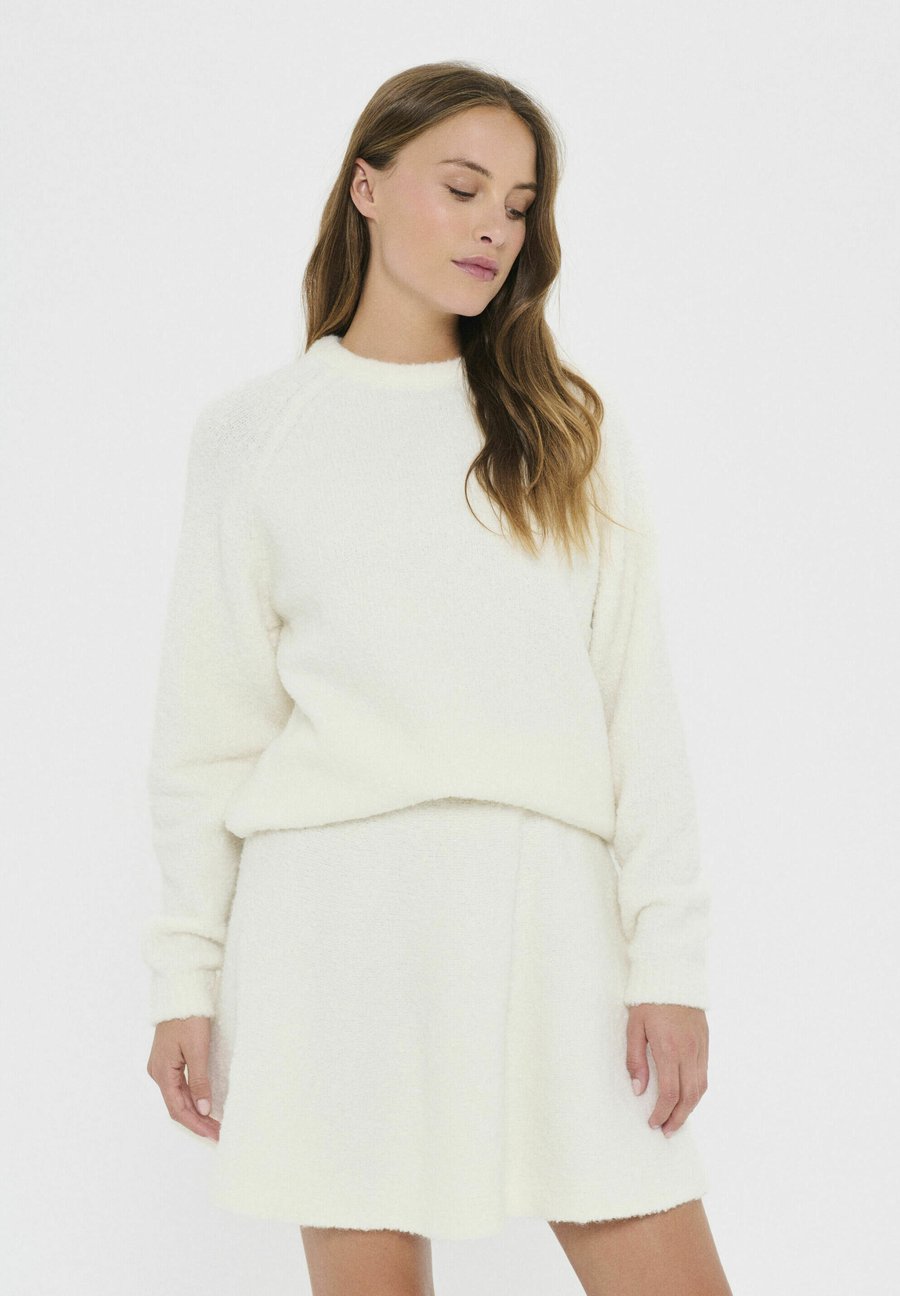Джемпер Saint Tropez GELASZ BOUCLE RAGLAN, Bright White/Off-White
Джемпер Saint Tropez GELASZ BOUCLE RAGLAN, Bright White/Off-White