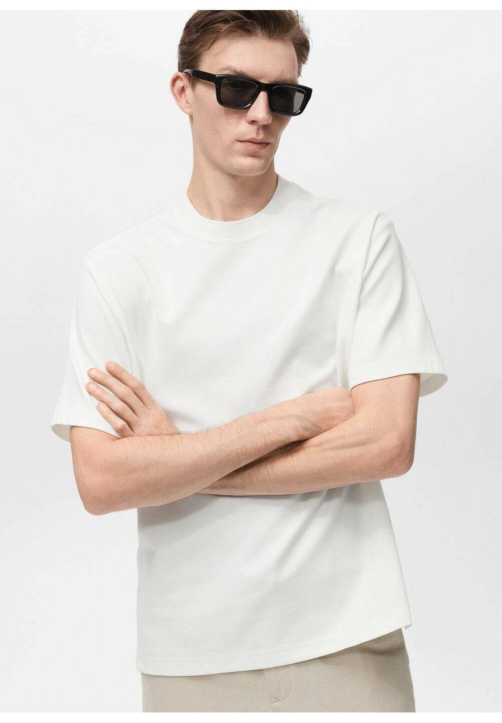 Базовая футболка GARI Mango, белый
Базовая футболка GARI Mango, белый