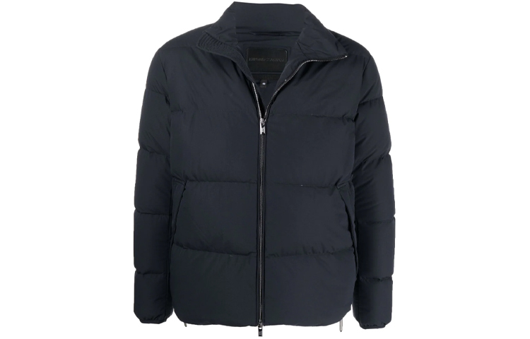 Приталенная утепленная куртка с высоким воротником на молнии EMPORIO ARMANI, темно-синий
Приталенная утепленная куртка с высоким воротником на молнии EMPORIO ARMANI, темно-синий