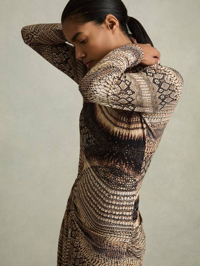 Миди-платье naomi с эластичным змеиным принтом Reiss, коричневый
Миди-платье naomi с эластичным змеиным принтом Reiss, коричневый