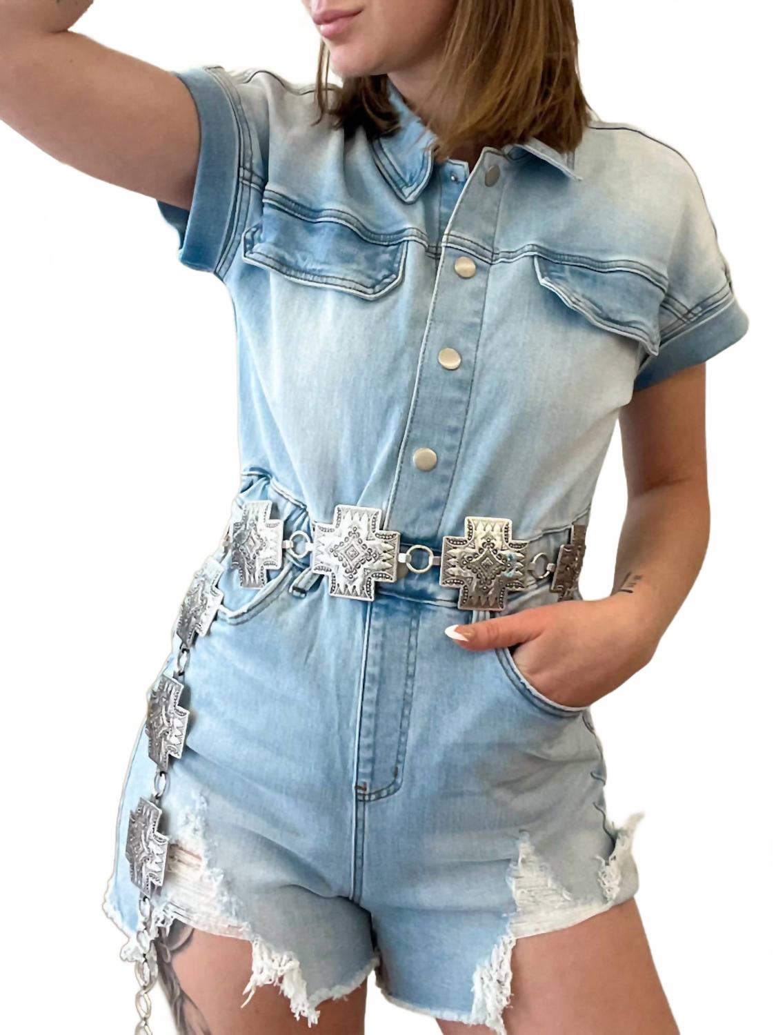 Предназначенный для джинсового комбинезона в синем цвете BLAKELEY
Предназначенный для джинсового комбинезона в синем цвете BLAKELEY