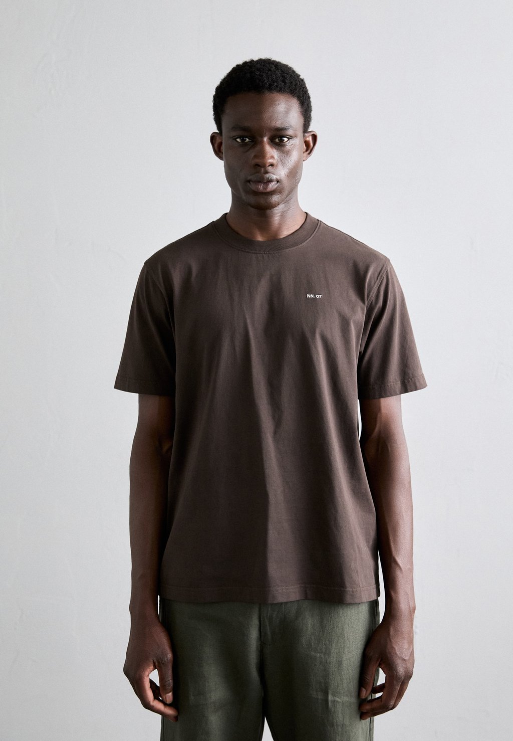 Базовая футболка ADAM NN.07, коричневый
Базовая футболка ADAM NN.07, коричневый