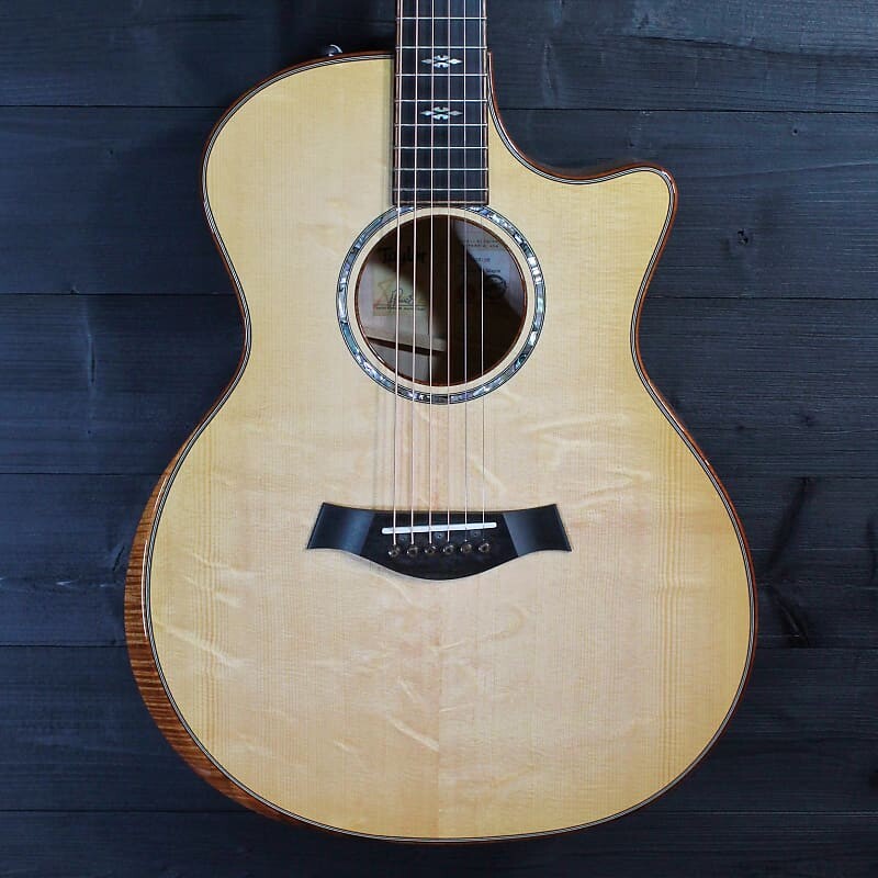 Акустическая гитара Taylor Custom Grand Auditorium Maple / Bearclaw Spruce Premier Dealer LTD 
Акустическая гитара Taylor Custom Grand Auditorium Maple / Bearclaw Spruce Premier Dealer LTD