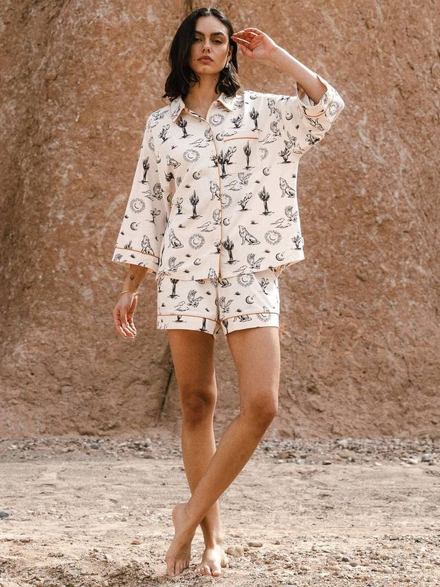 Органический хлопковый комплект пижамы Desert Wolf шорти Chelsea Peers, Off White
Органический хлопковый комплект пижамы Desert Wolf шорти Chelsea Peers, Off White