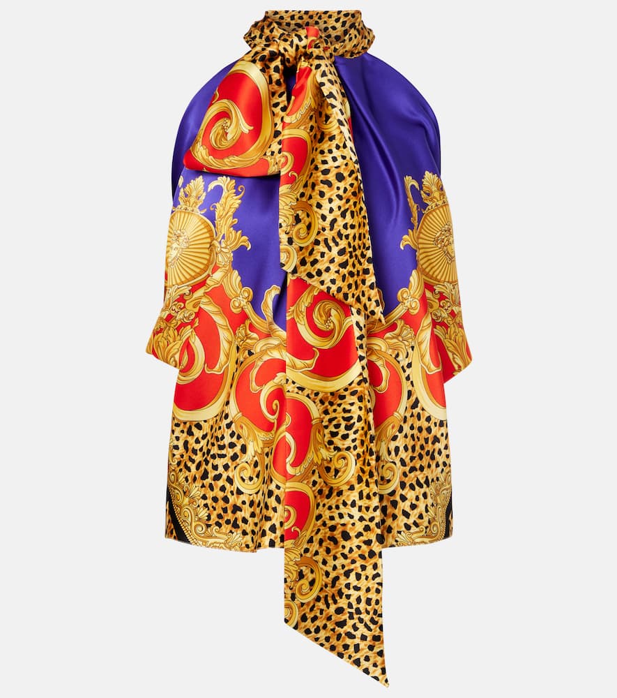 Топ из шелкового атласа с принтом в виде банта Versace, Ultramarine + Scarlet
Топ из шелкового атласа с принтом в виде банта Versace, Ultramarine + Scarlet