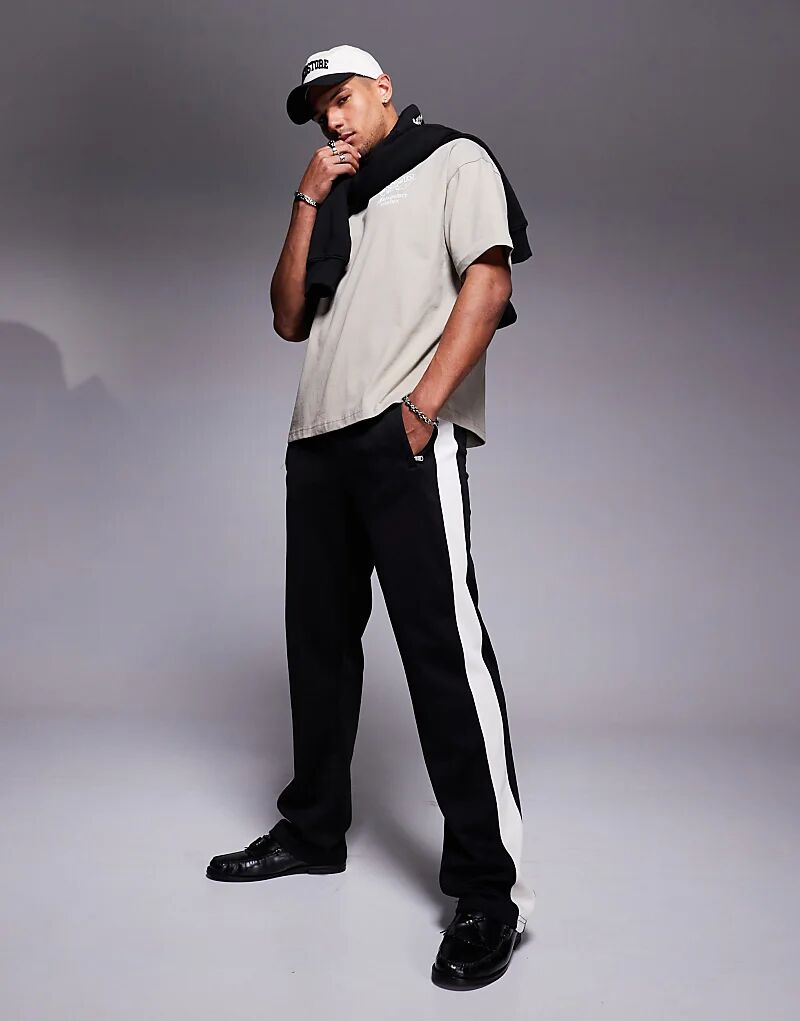 Широкие брюки-джоггеры с контрастными полосками по бокам черного цвета Faded Store
Широкие брюки-джоггеры с контрастными полосками по бокам черного цвета Faded Store