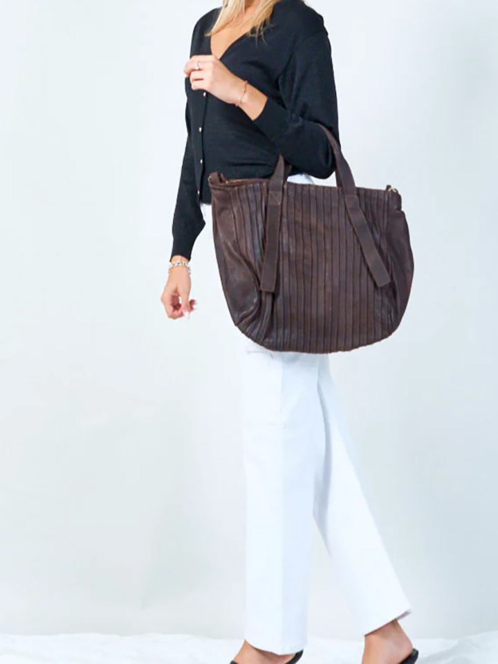 Amara Кожаная сумка-шоппер "Брижит" коричневого цвета - (Ш)40 x (В)30 x (Г)14 см
Amara Кожаная сумка-шоппер "Брижит" коричневого цвета - (Ш)40 x (В)30 x (Г)14 см