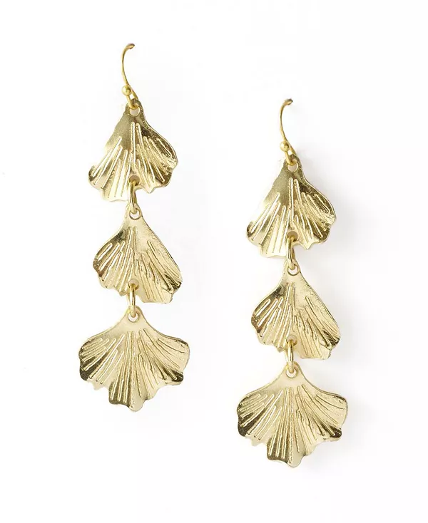 Тройные серьги-подвески в форме листьев гинкго саюри золотистого оттенка Matr Boomie, brass
Тройные серьги-подвески в форме листьев гинкго саюри золотистого оттенка Matr Boomie, brass