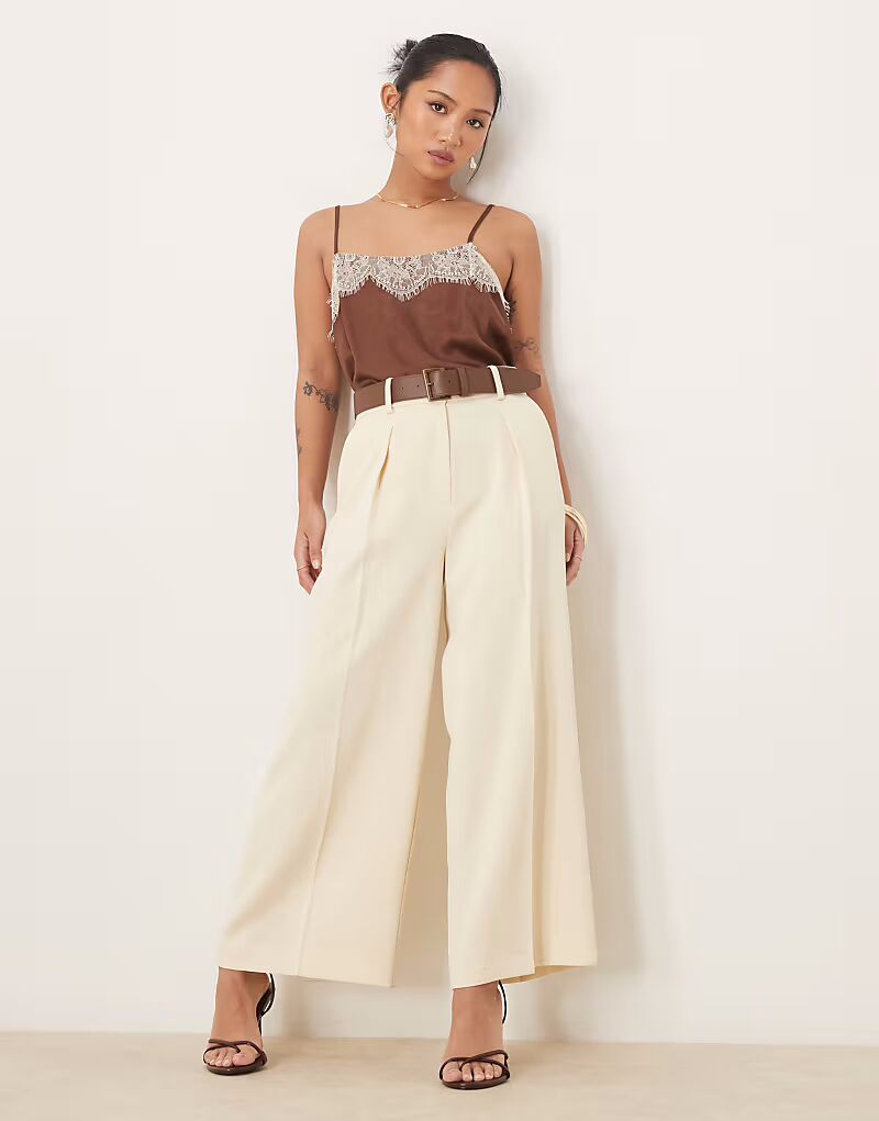 Брюки-траверы ASOS DESIGN Petite, облегающие до щиколотки, с поясом из полиуретана кремового цвета
Брюки-траверы ASOS DESIGN Petite, облегающие до щиколотки, с поясом из полиуретана кремового цвета