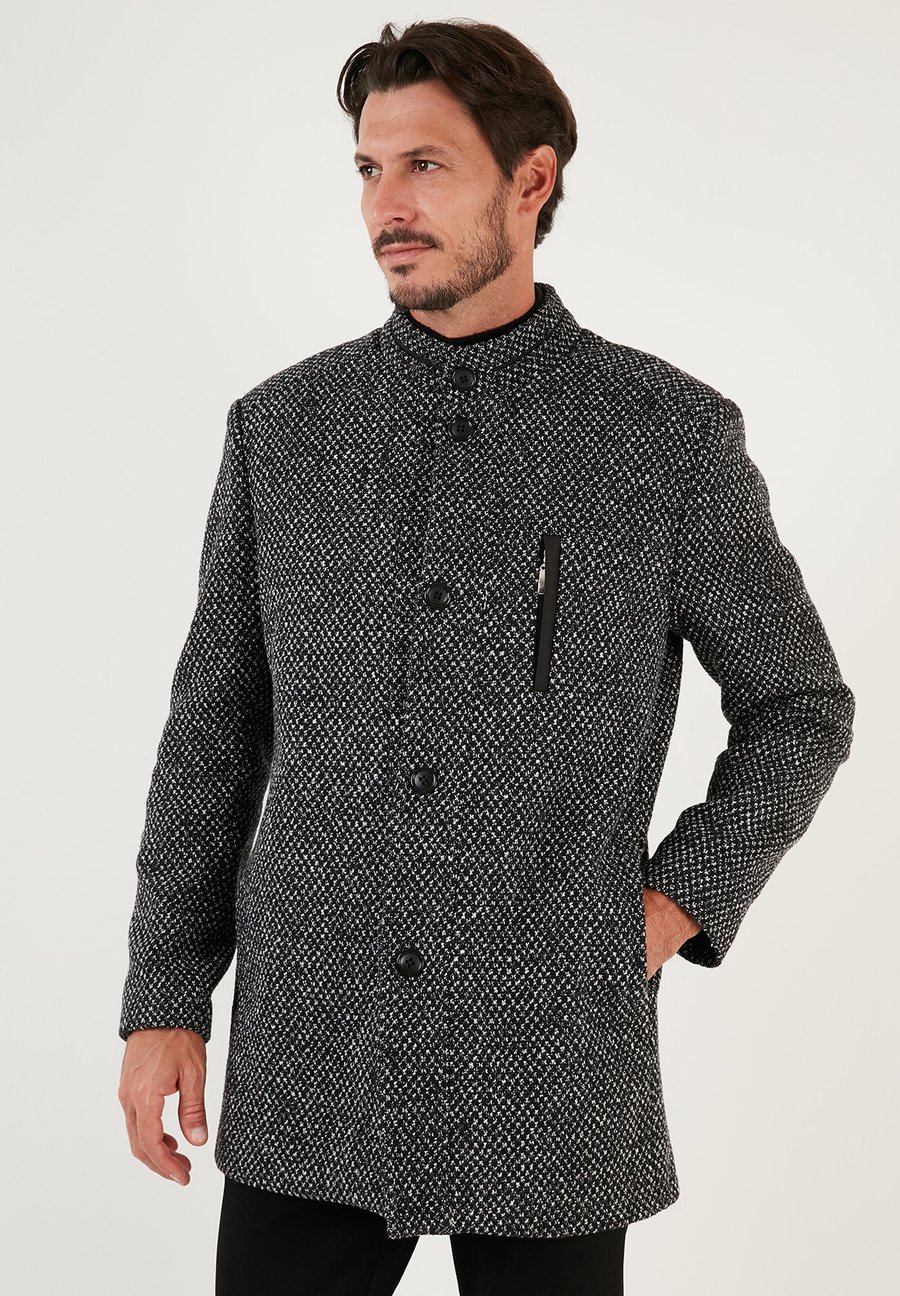 Пальто Buratti Short coat, Mottled Black
Пальто Buratti Short coat, Mottled Black