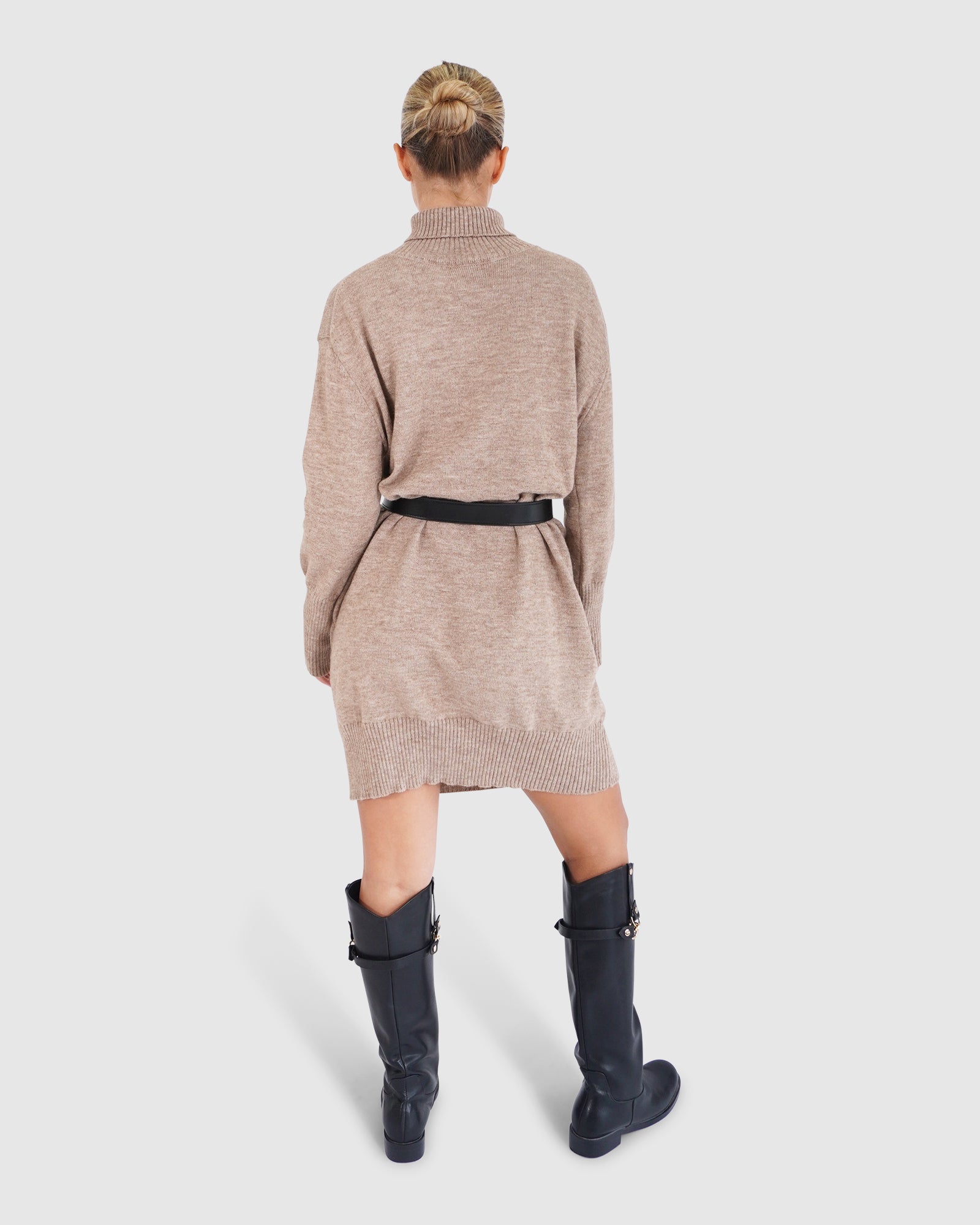 Ничто не сравнится с вязаным платьем Belle&Bloom, цвет oat
Ничто не сравнится с вязаным платьем Belle&Bloom, цвет oat