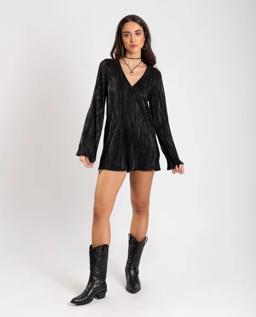 Короткое плиссированное платье с длинными рукавами The-Are, черный
Короткое плиссированное платье с длинными рукавами The-Are, черный