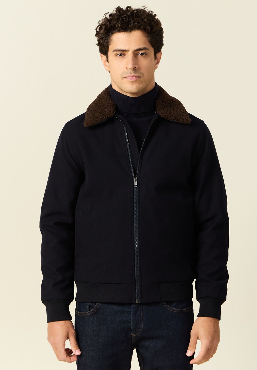 Куртка BONOBO Jeans Bomber Jacket, Bleu Marine/Blue-Black Denim
Куртка BONOBO Jeans Bomber Jacket, Bleu Marine/Blue-Black Denim