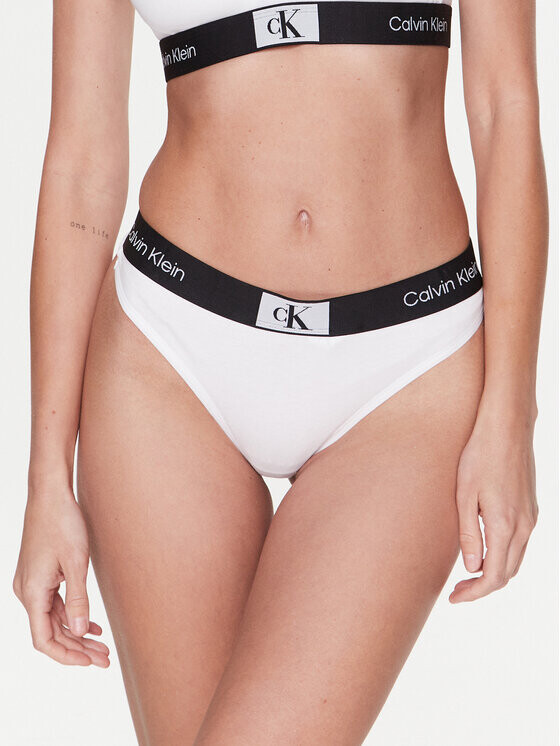 Струнная танга Calvin Klein, белый
Струнная танга Calvin Klein, белый