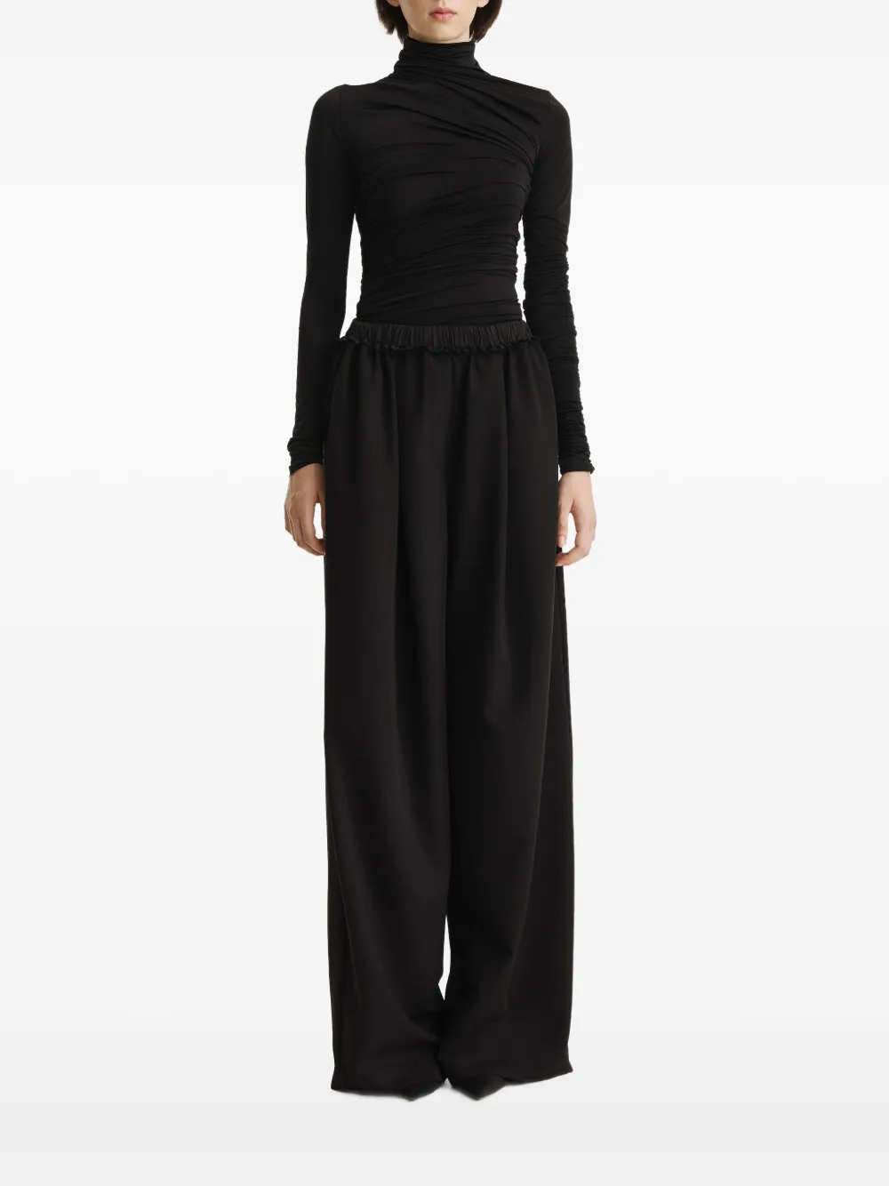 Драпированный топ с высоким воротом 2310 STUDIO, черный
Драпированный топ с высоким воротом 2310 STUDIO, черный