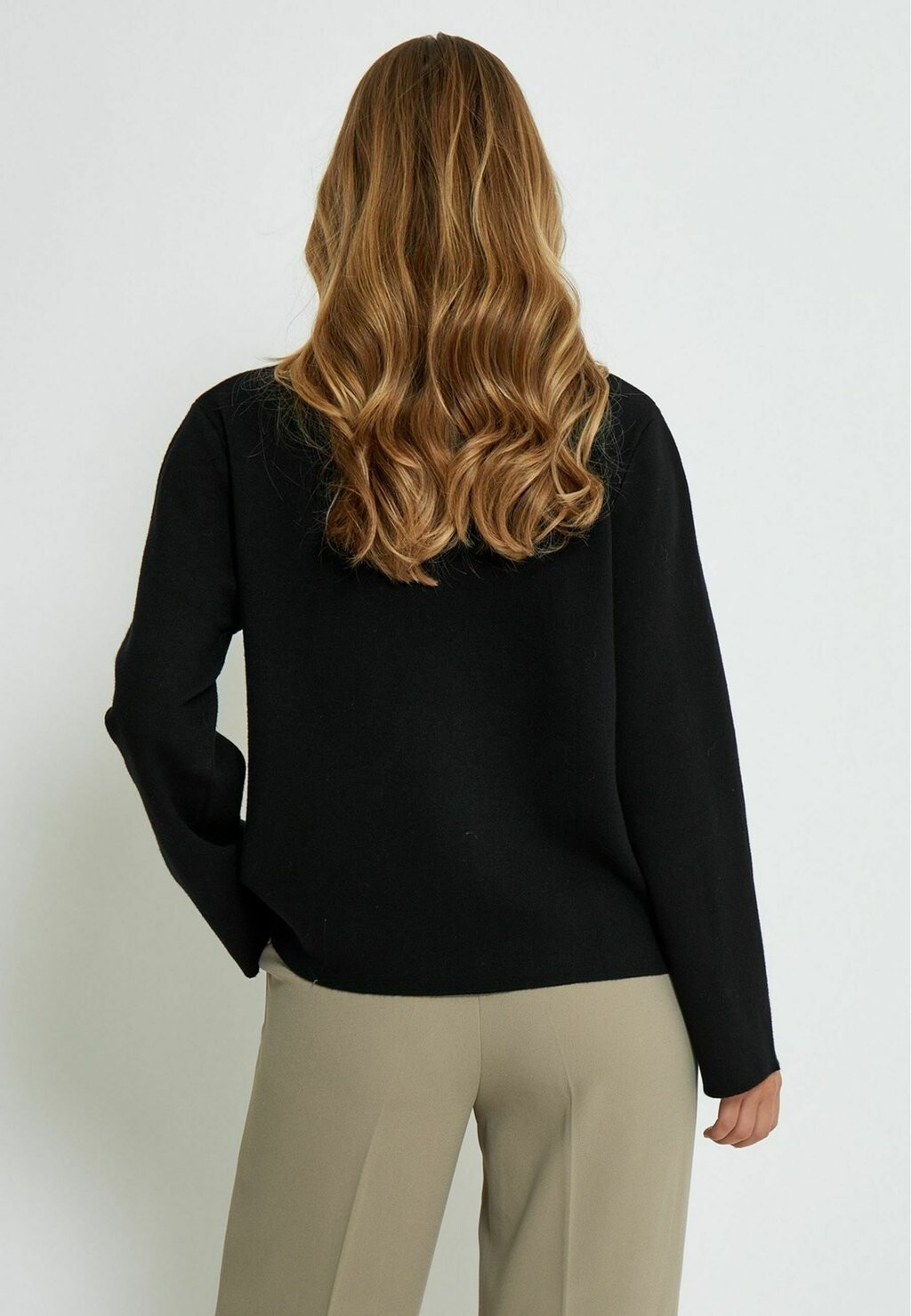 Джемпер Minus, черный 
Джемпер Minus, черный