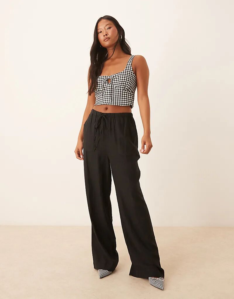 Брюки прямого кроя Nobody's Child Petite Shona черного цвета
Брюки прямого кроя Nobody's Child Petite Shona черного цвета