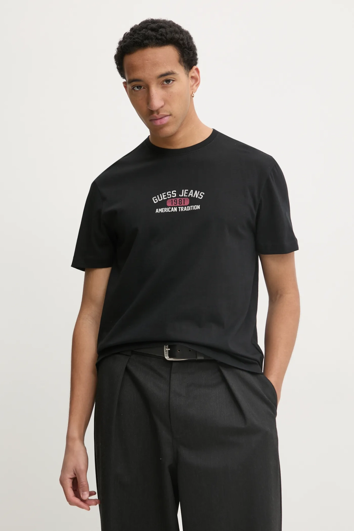 Хлопковая футболка Guess Jeans, черный
Хлопковая футболка Guess Jeans, черный