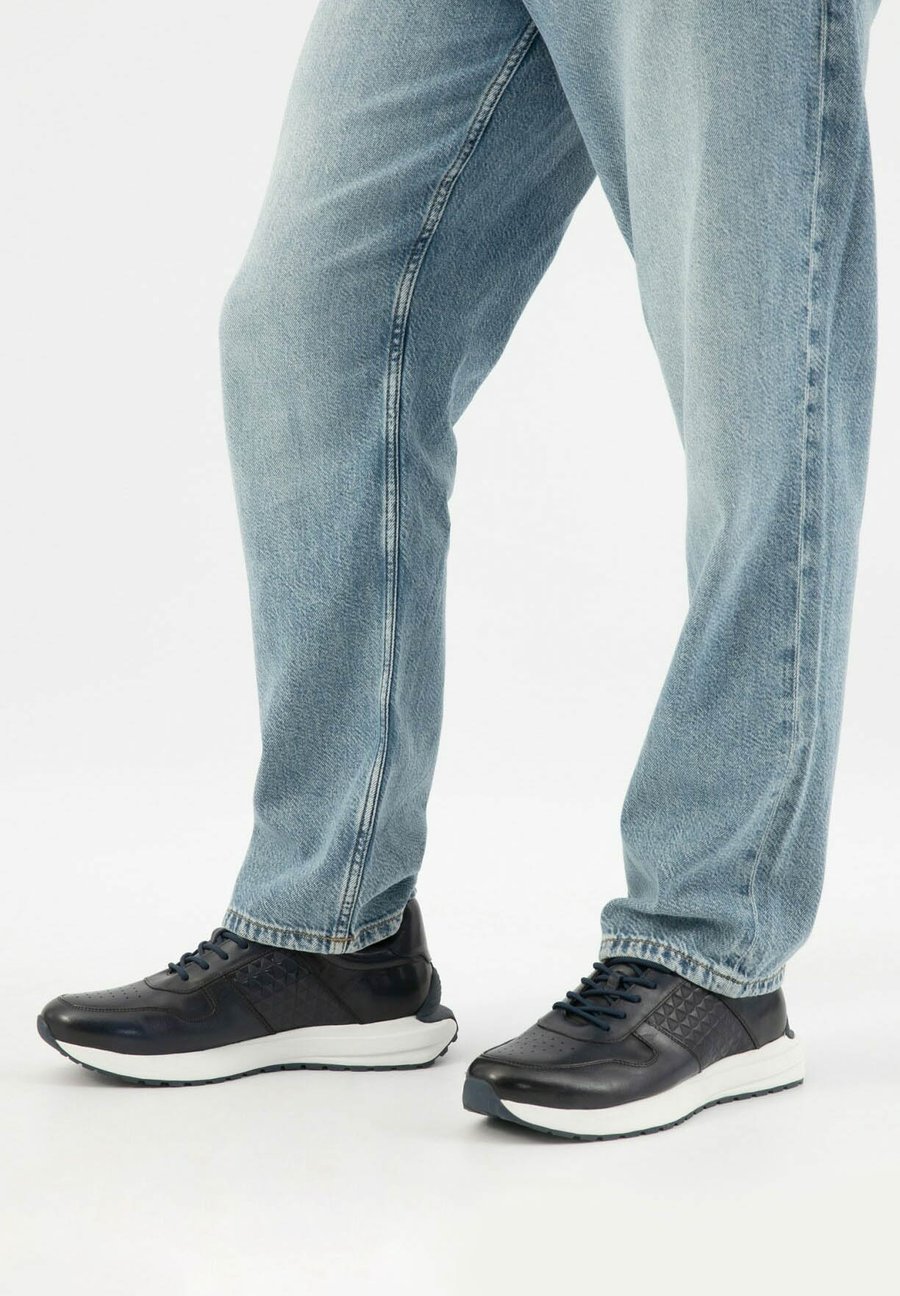 Кроссовки Wojas Trainers, Dark Blue
Кроссовки Wojas Trainers, Dark Blue