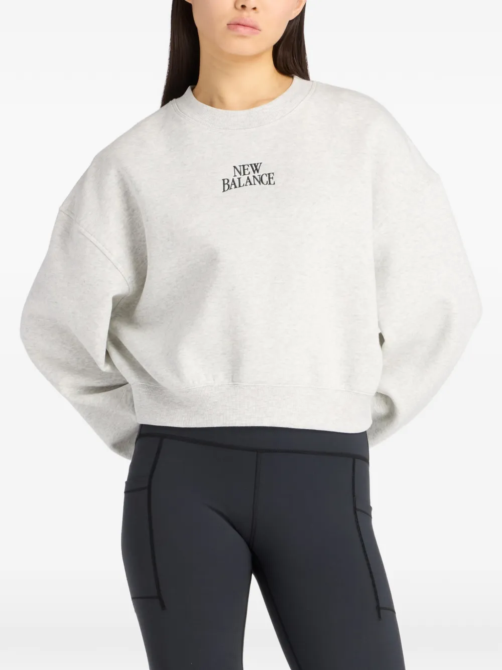 Свободный свитшот с вышивкой New Balance, серый
Свободный свитшот с вышивкой New Balance, серый