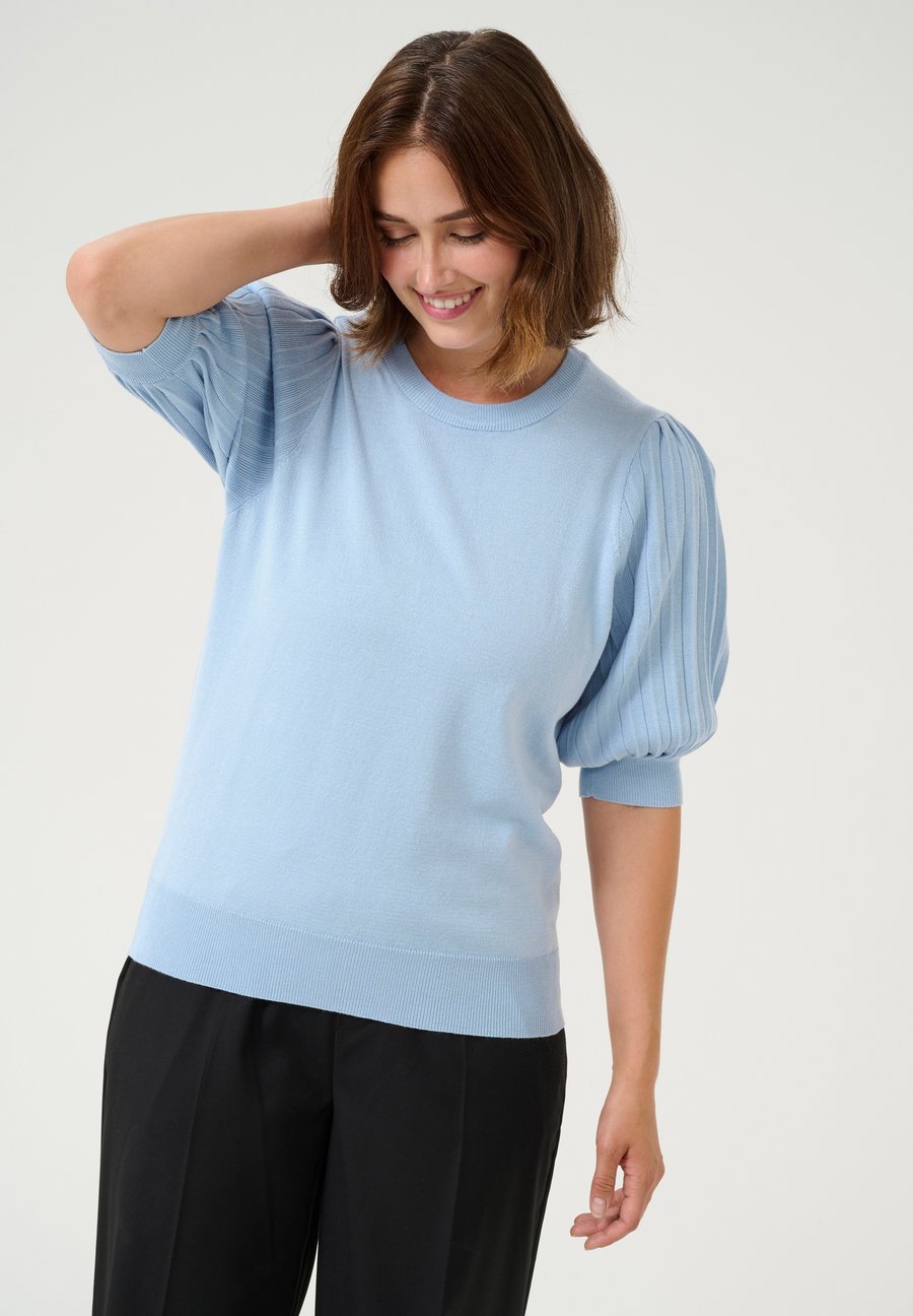 Футболка Kaffe Basic T-shirt, Soft Chambray/Light Blue, Синий, Футболка Kaffe Basic T-shirt, Soft Chambray/Light Blue
Футболка Kaffe Basic T-shirt, Soft Chambray/Light Blue, Синий, Футболка Kaffe Basic T-shirt, Soft Chambray/Light Blue