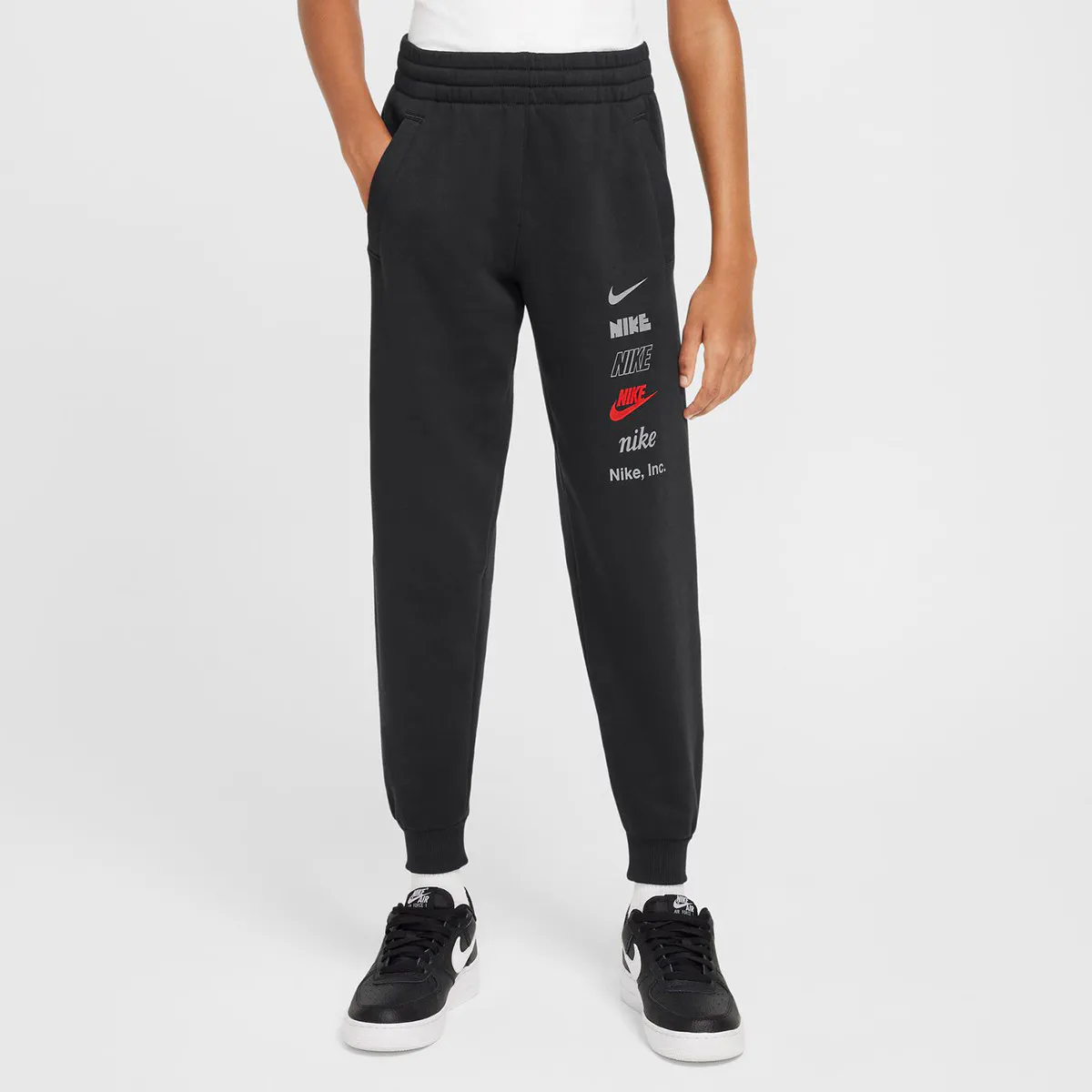 Детские флисовые брюки Nike Sportswear Club, черный
Детские флисовые брюки Nike Sportswear Club, черный