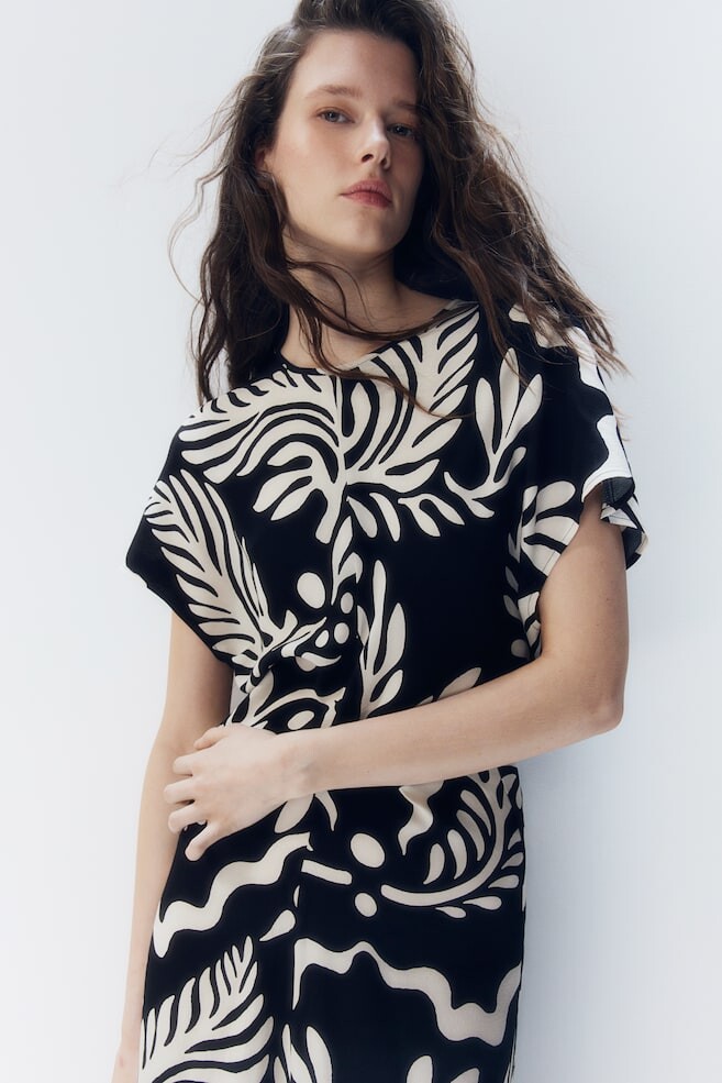 Приталенное платье H&M, черный
Приталенное платье H&M, черный