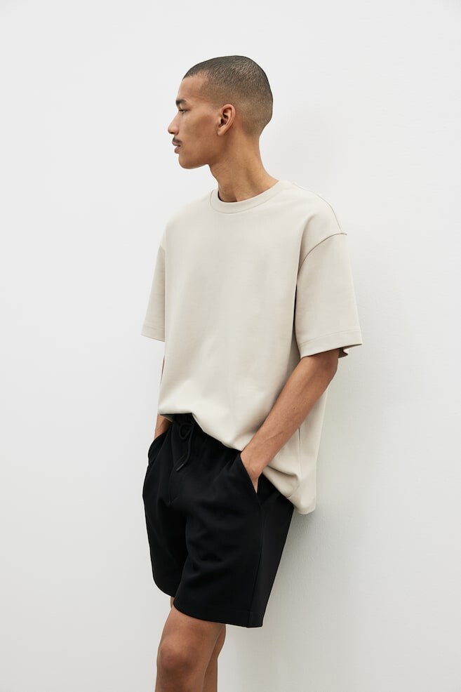 Спортивные шорты обычного кроя H&M, черный
Спортивные шорты обычного кроя H&M, черный