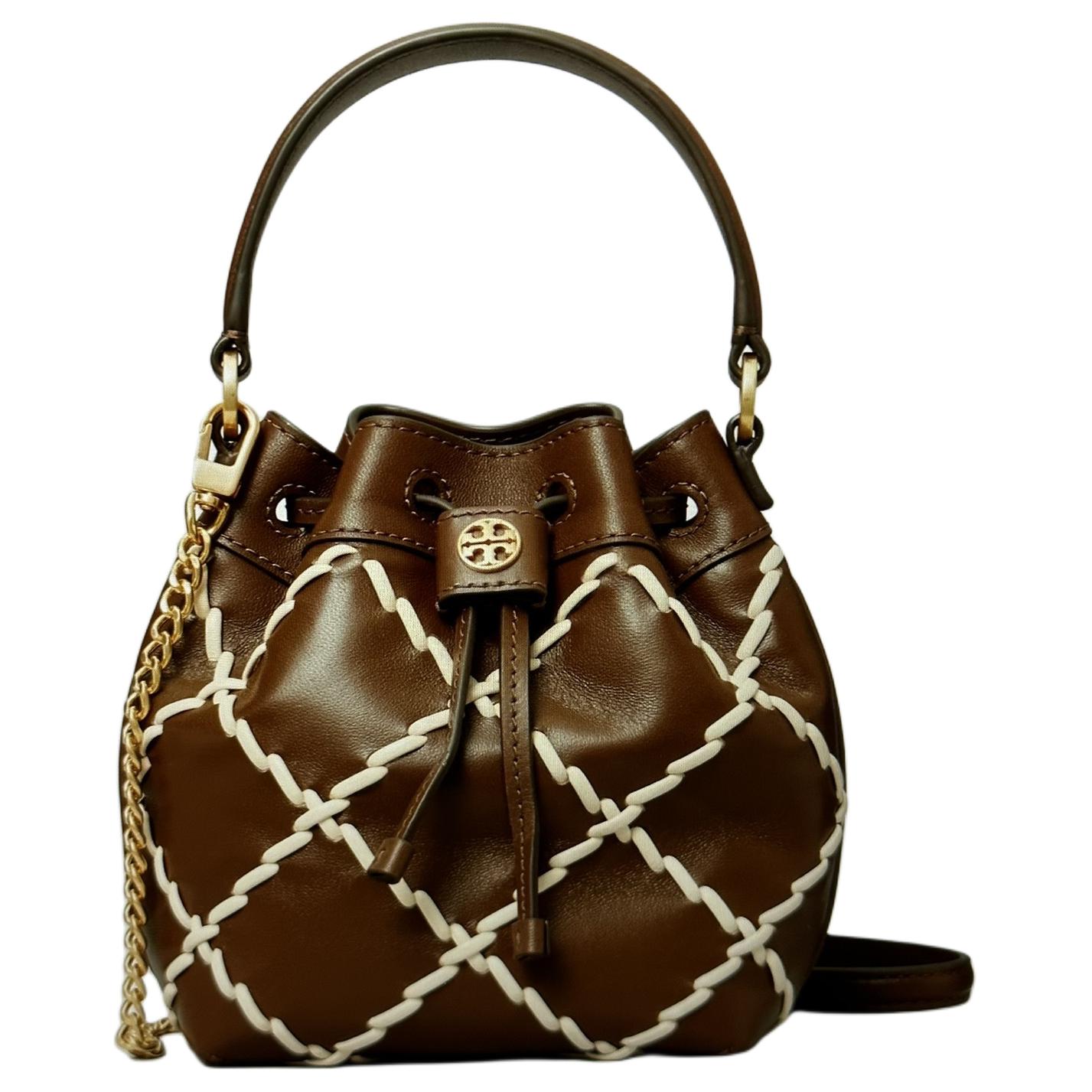 Кожаная сумка-ведро через плечо миниатюрная женская кофейно-коричневая TORY BURCH
Кожаная сумка-ведро через плечо миниатюрная женская кофейно-коричневая TORY BURCH