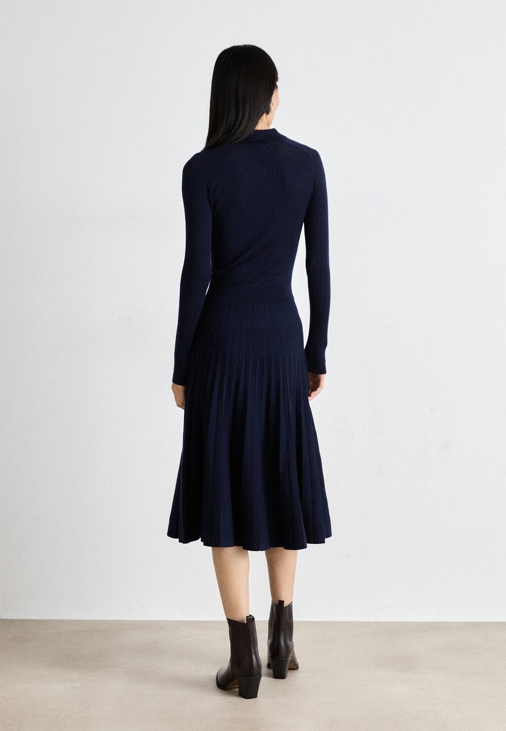 Платье-джемпер Lacoste, темно-синий
Платье-джемпер Lacoste, темно-синий