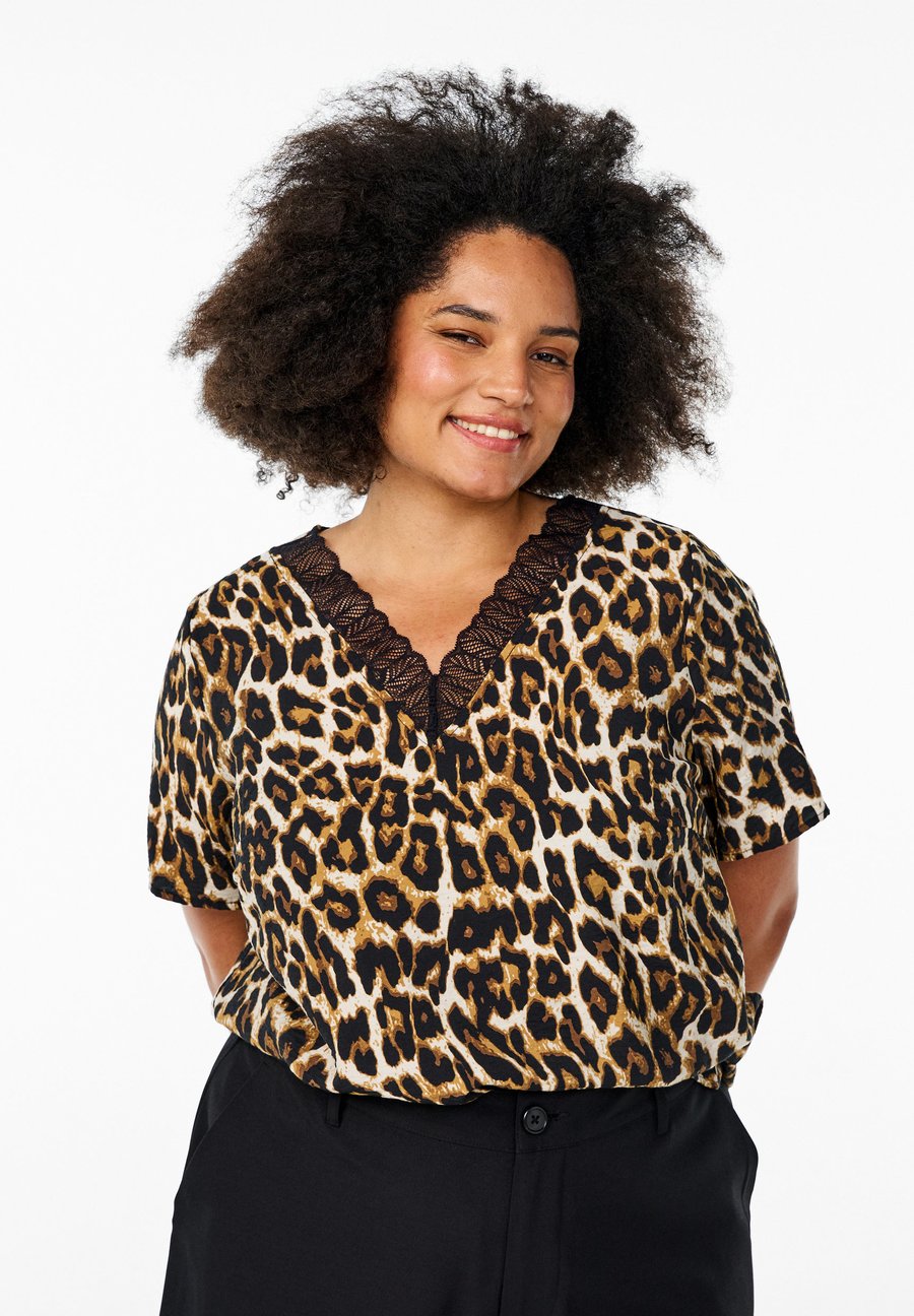 Блуза Zizzi KURZÄRMELIGE MIT SPITZENBESATZ, Leopard Aop/Brown
Блуза Zizzi KURZÄRMELIGE MIT SPITZENBESATZ, Leopard Aop/Brown