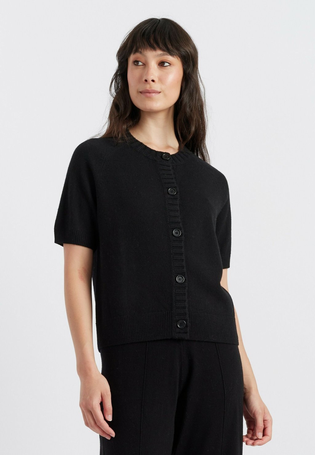 Кардиган BUTTON CHINTI & PARKER, черный
Кардиган BUTTON CHINTI & PARKER, черный