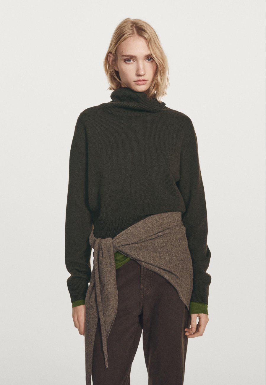 Джемпер Massimo Dutti SHORT KNIT SWEATER, Dark Green
Джемпер Massimo Dutti SHORT KNIT SWEATER, Dark Green