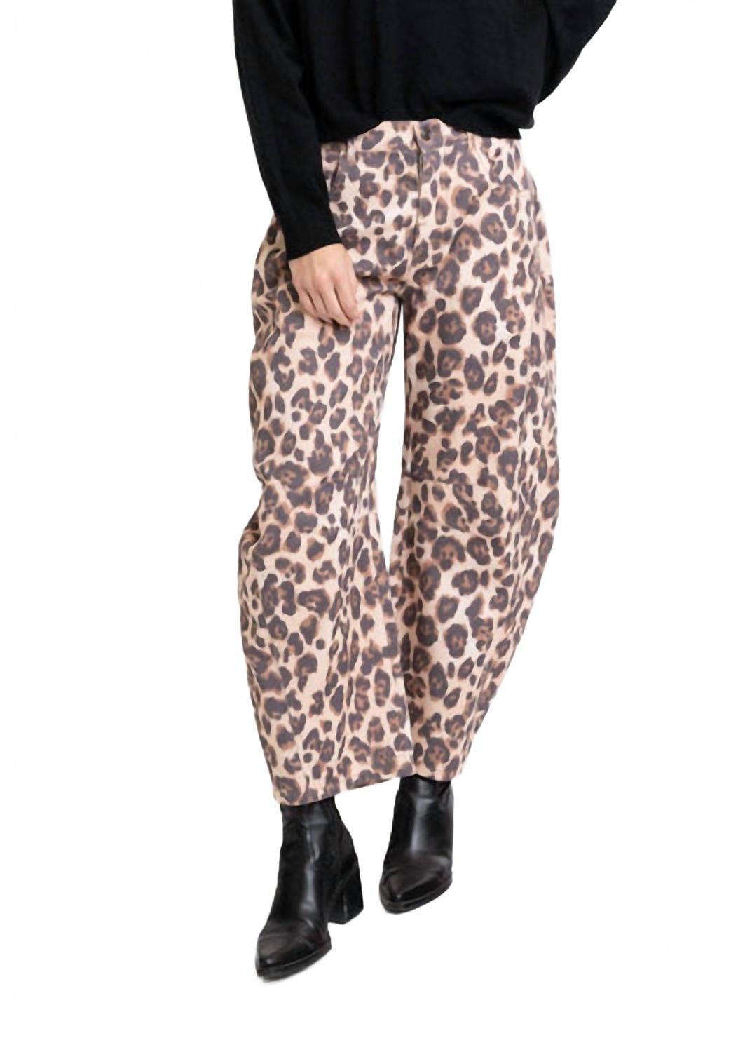 Karlie Джинсы Dani Leopard Denim Barrel Jean бежевого цвета
Karlie Джинсы Dani Leopard Denim Barrel Jean бежевого цвета