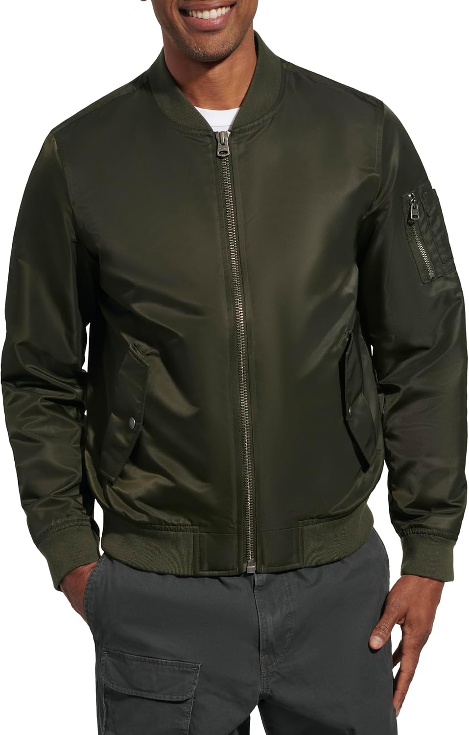 Легкая мужская куртка-бомбер Levi's MA-1 Flight на молнии, Olive Ma-1 Unfilled
Легкая мужская куртка-бомбер Levi's MA-1 Flight на молнии, Olive Ma-1 Unfilled