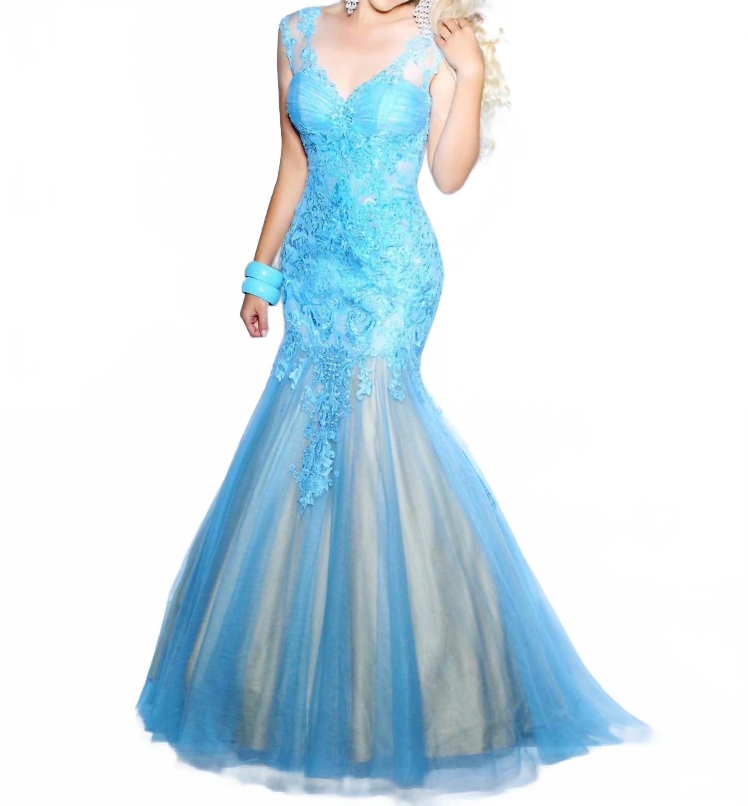 Светло-голубое платье для выпускного без рукавов 2Cute
Светло-голубое платье для выпускного без рукавов 2Cute