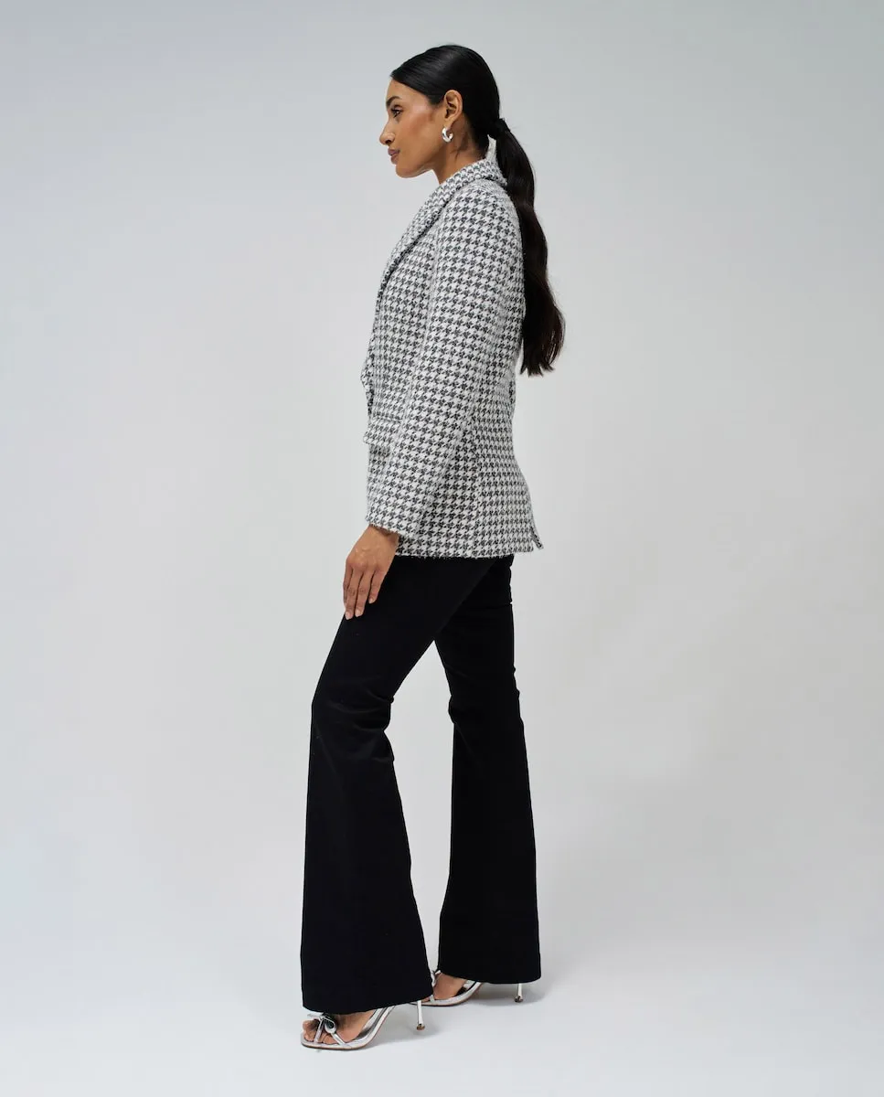 Женский блейзер с принтом и двубортной застежкой Salsa Jeans, белый/черный
Женский блейзер с принтом и двубортной застежкой Salsa Jeans, белый/черный