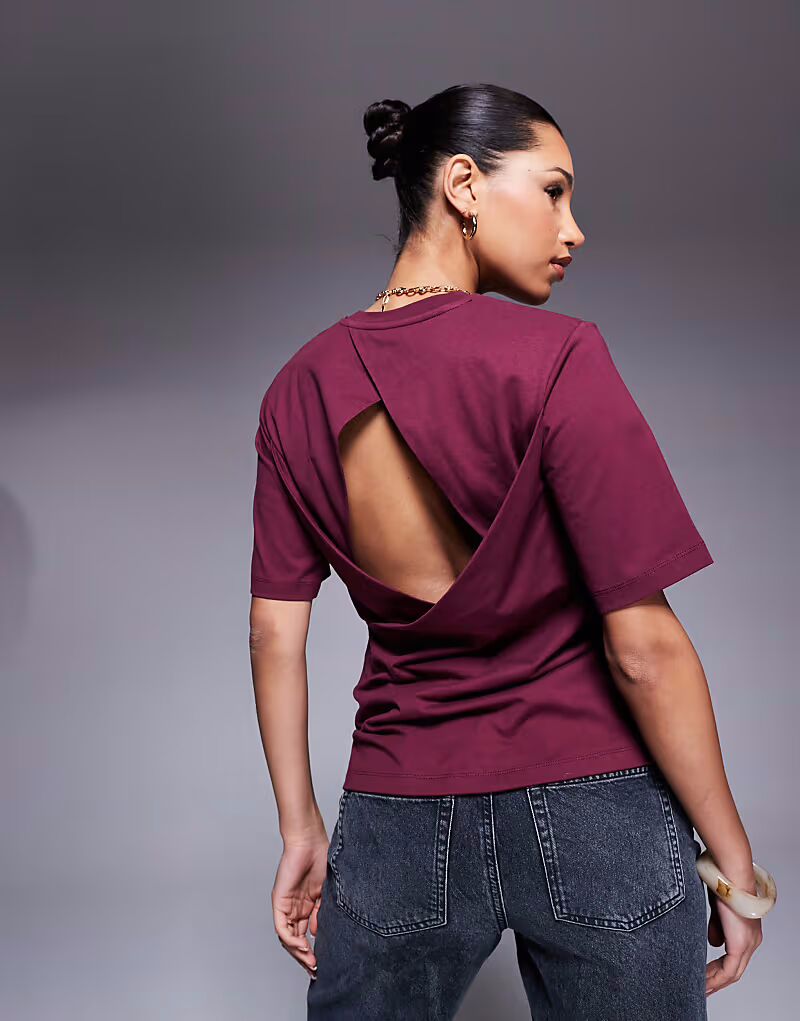 Футболка ASOS DESIGN приталенного кроя с вырезом на спине, цвет бордо
Футболка ASOS DESIGN приталенного кроя с вырезом на спине, цвет бордо