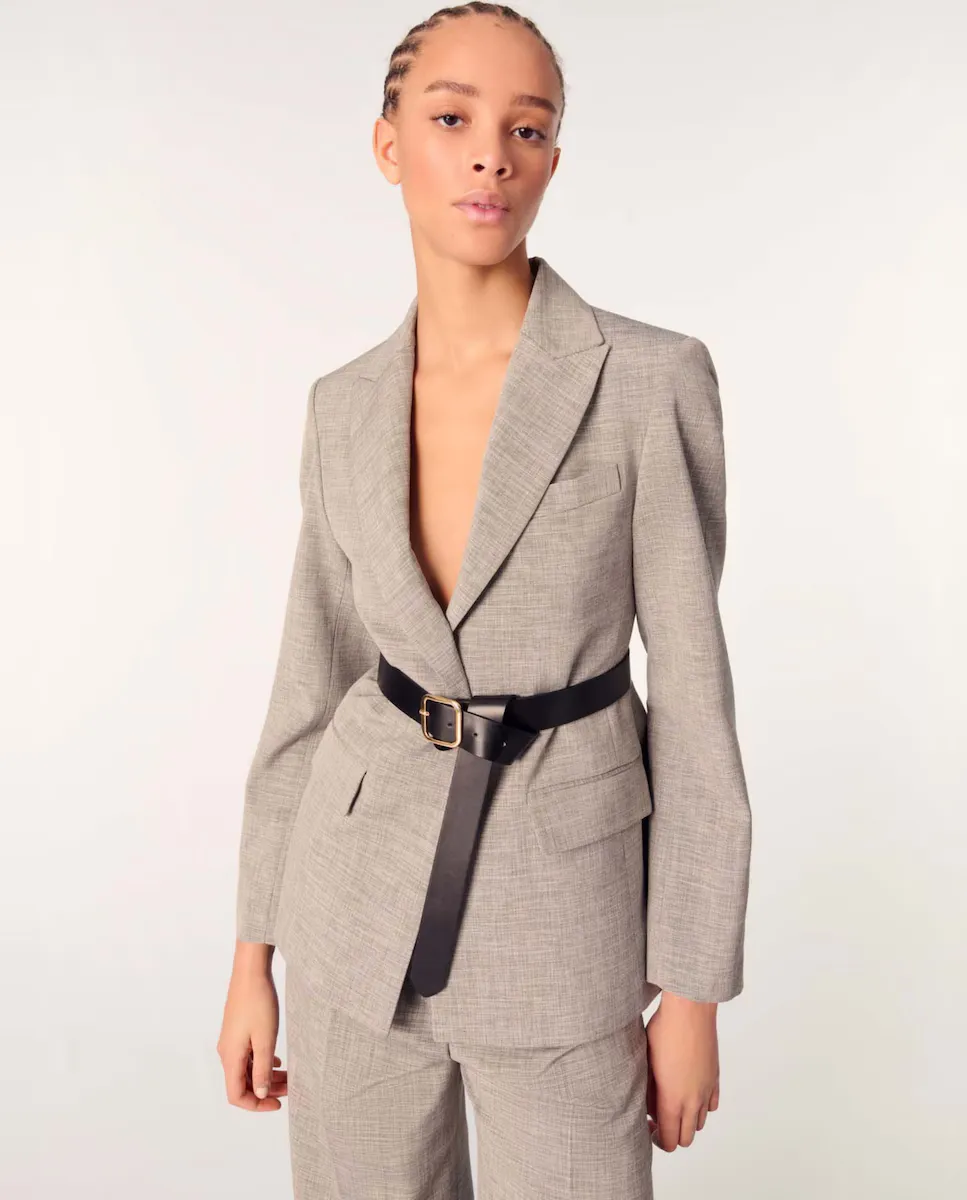 Женский приталенный пиджак с поясом Maje, серый 
Женский приталенный пиджак с поясом Maje, серый