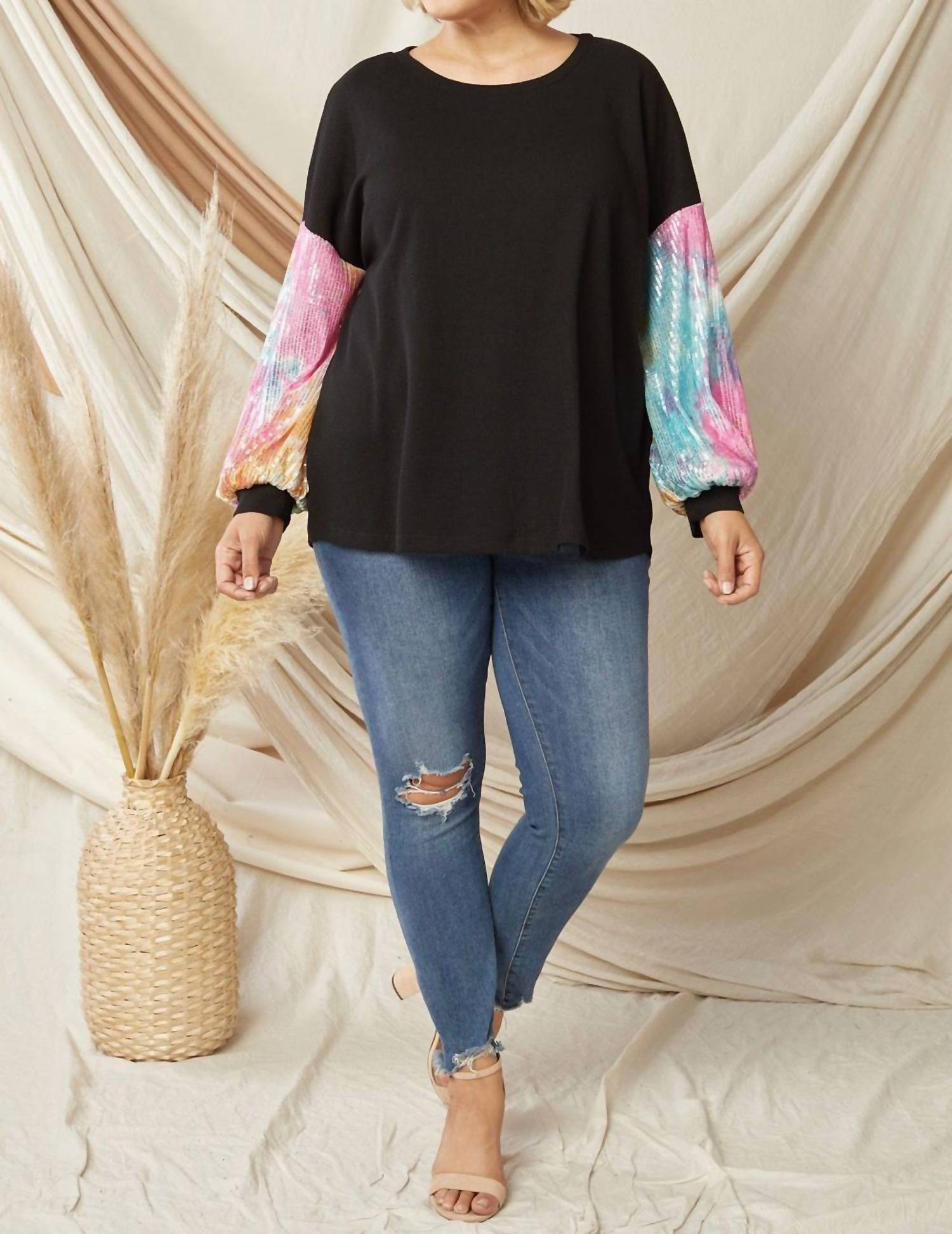 Entro Однотонный топ с вафельной текстурой и рукавами, украшенными пайетками, размер Plus, черный
Entro Однотонный топ с вафельной текстурой и рукавами, украшенными пайетками, размер Plus, черный