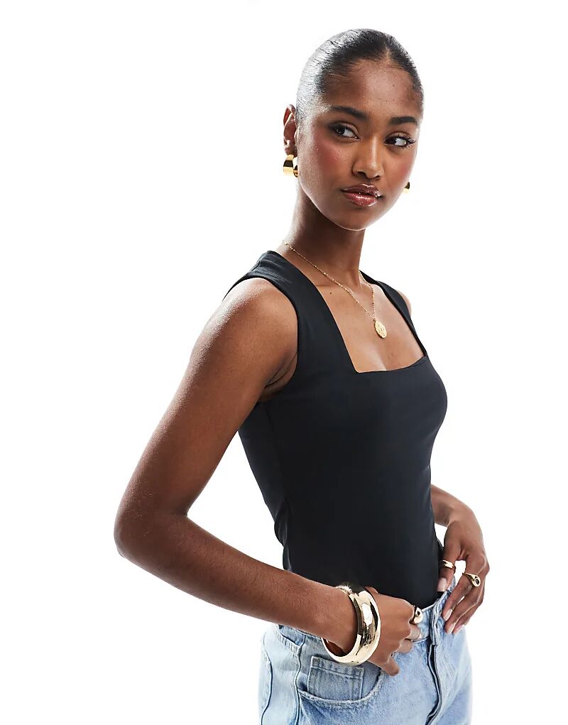 Боди New Look с квадратным вырезом черного цвета
Боди New Look с квадратным вырезом черного цвета