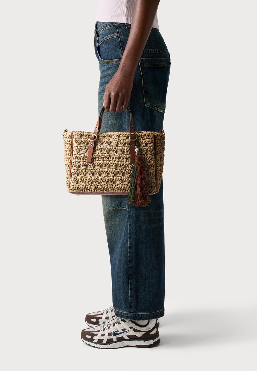 Сумка PARFOIS TOTE BAG SHELBY, Natural/Beige
Сумка PARFOIS TOTE BAG SHELBY, Natural/Beige