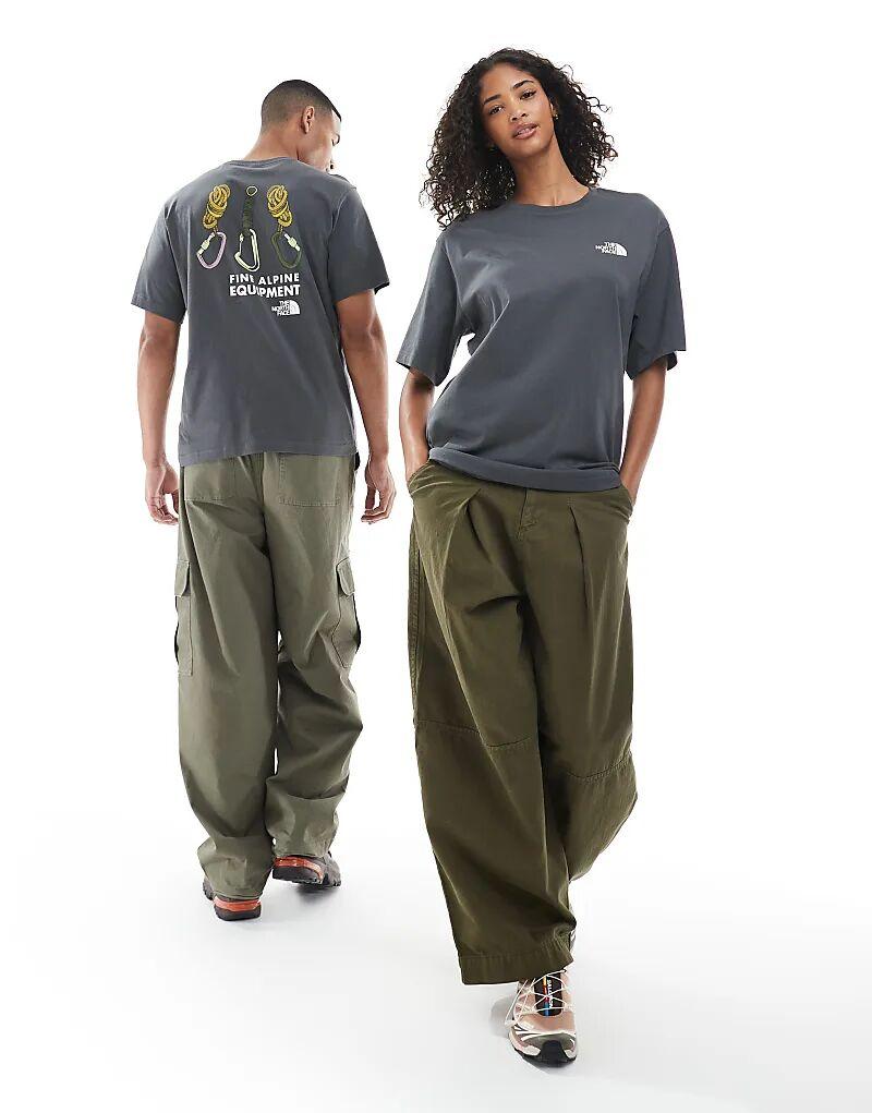 Футболка унисекс с принтом на спине The North Face Explore Gear серого цвета
Футболка унисекс с принтом на спине The North Face Explore Gear серого цвета