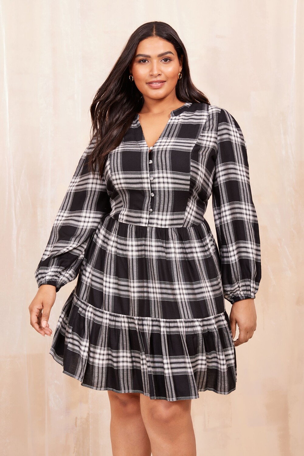 Платье халат миди в клетку Curves Like These, черный
Платье халат миди в клетку Curves Like These, черный