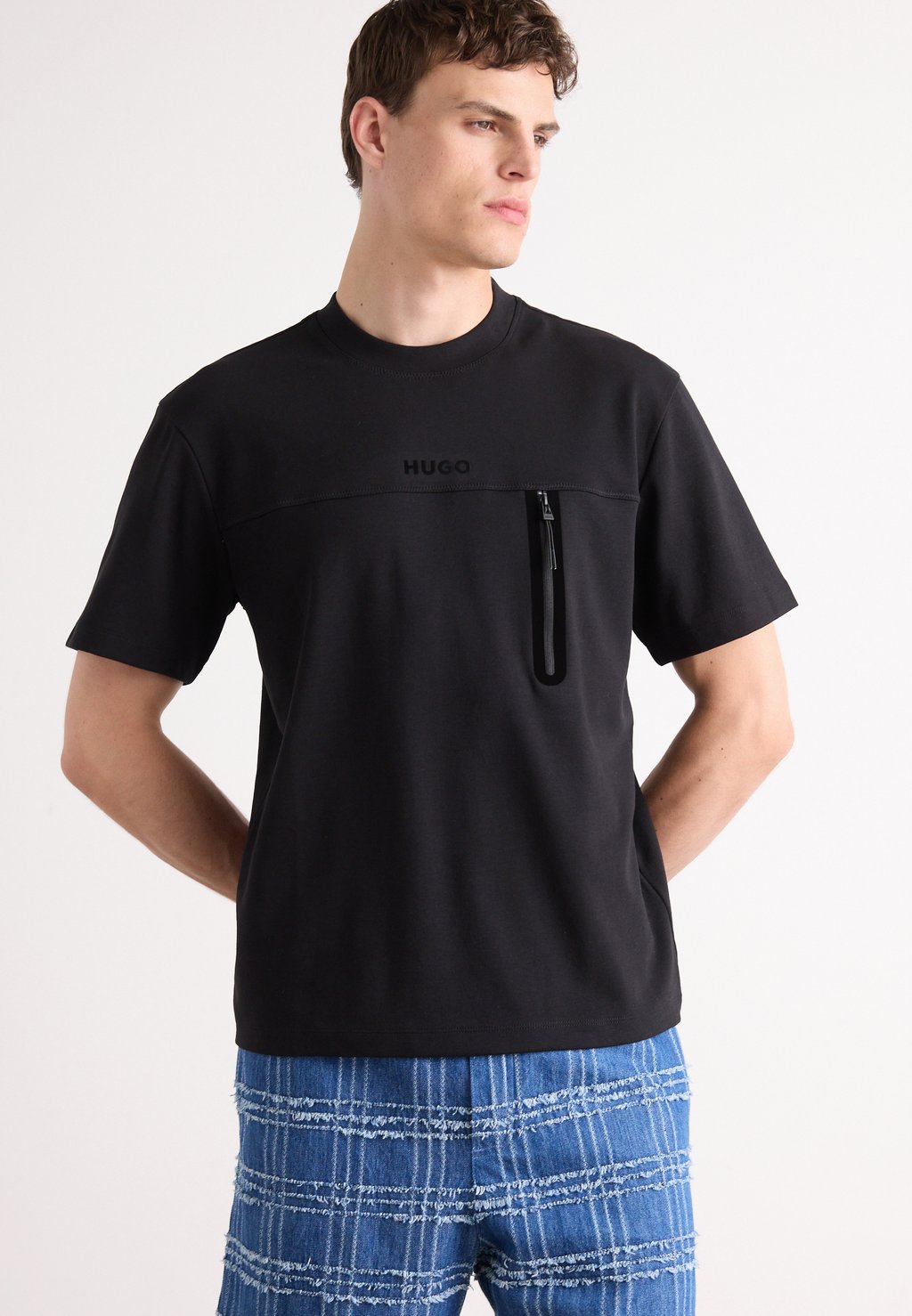 Футболка с принтом DUBI HUGO, черный
Футболка с принтом DUBI HUGO, черный