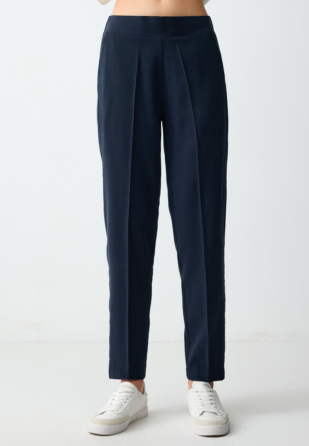 Брюки CUT REGULAR LEG Jimmy Key, темно-синий
Брюки CUT REGULAR LEG Jimmy Key, темно-синий