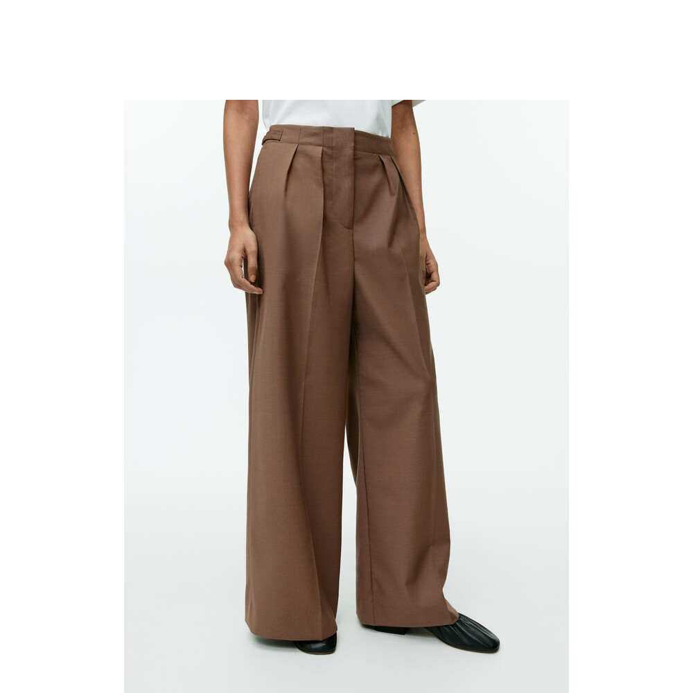 Брюки женские Arket с низкой талией, коричневый
Брюки женские Arket с низкой талией, коричневый