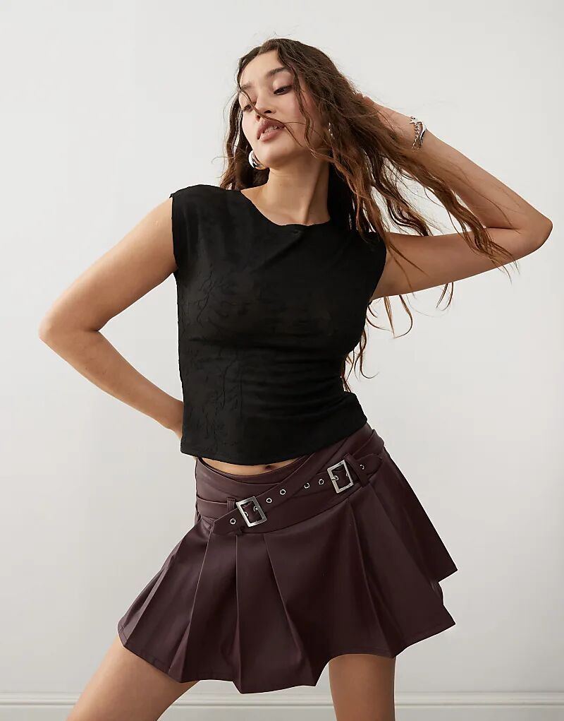 Сетчатый топ с цветочным принтом и рукавами-крылышками черного цвета Motel
Сетчатый топ с цветочным принтом и рукавами-крылышками черного цвета Motel