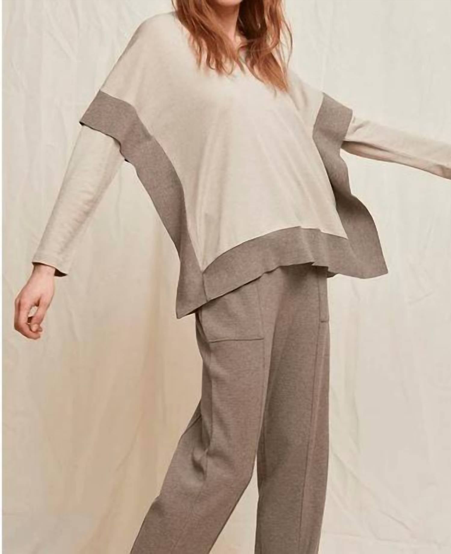 Свитер Киев в бежево-коричневом цвете Ams Pure
Свитер Киев в бежево-коричневом цвете Ams Pure