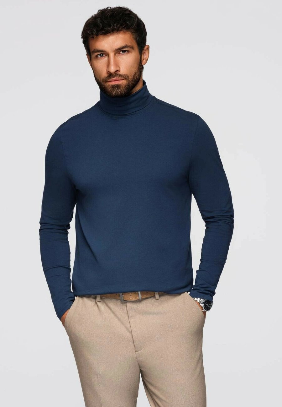 Топ Ombre TURTLENECK, Navy Blue/Dark Blue
Топ Ombre TURTLENECK, Navy Blue/Dark Blue